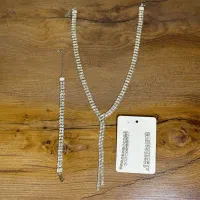 سرویس سفید بسیار نمادار