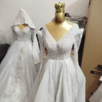 ۶دست لباس عروس به فروش میرسد