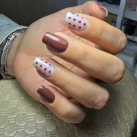 کاشت و ترمیم ناخن (تخفیف ویژه به مدت یک ماه)