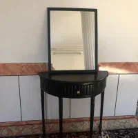 میز و آینه چوبی