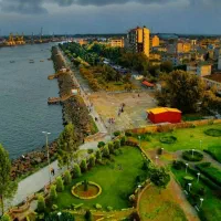 فروش-زمین-220-متری-دو-نبش-بر-اصلی-خیابان