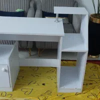 میز کامپیوتر و کتابخانه