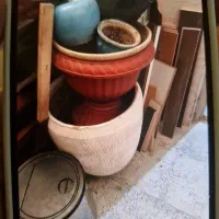 گلدان سفالی و پلاستیکی
