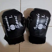 دستکش بوکس سالم بدون پارگی