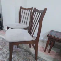 یک جفت صندلی چوبی قدیمی سالم