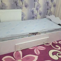 تخت و تشک و فرش به قیمت مناسب به فروش می‌رسد
