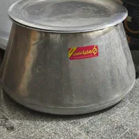 دیگ ۱۰ تا ۱۲ مَن