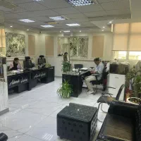منشی جهت پاسخگویی به تلفن
