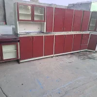 یک سرویس کابینت تمام فلزی تمیز