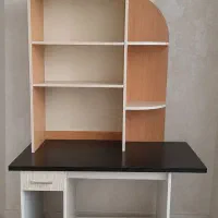 میز High class به همراه کتابخونه