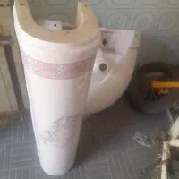 یک عدد رو شویی جنس خوب  ویک عدد دوش حموم سالم