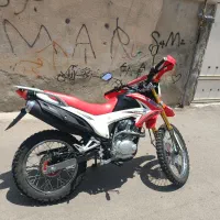 موتورسیکلت ۲۰۰پرواز کم کار