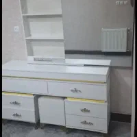 میز آرایش جادار و سالم و تمیز