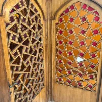 پنجره سنتی و درب سنتی