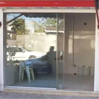 مغازه به متراژ ۹متر دارای برق ، تلفن ، گاز