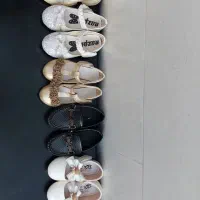تعدادی کفش بچگانه از سایز ۲۳ تا ۲۶