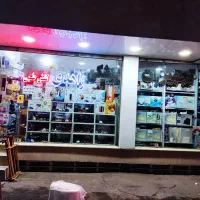 فروشنده خانم در تجهیزات پزشکی با مدیریت خانم