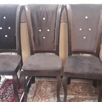 سه عدد صندلی قهوه ای