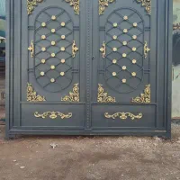 درب حیاط‌...