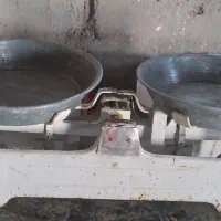 دو عدد ترازوی ۱و ۵ کیلوی