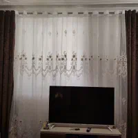 کنار پرده مخمل وپرده گل برجسته