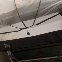 تخت کنار مادر