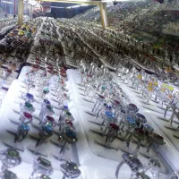 فروشنده جوان آقا و خانم نیازمندیم