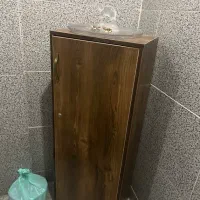 کمد کوچک با وسایل داخلش