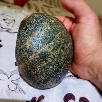 سنگ باستانی بشکل تخم مرغی