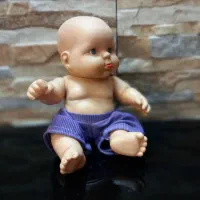 عروسک|اسباب‌بازی بچه|قم, باغ شریفی|دیوار