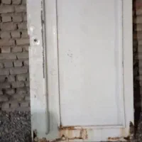 درسفید چهار چوب نداره اون یکی دیگه مشخص هست