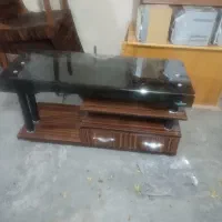 میز زیر تلویزیون
