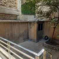۸۰ متر / خانه دربستی / حیاط دار