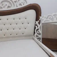 تخت خواب وایینه