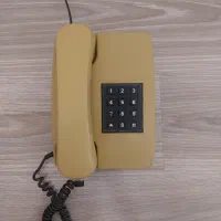تلفن قدیمی رومیزی