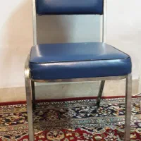 شش عدد صندلی فلز و چرم سالم و تمیز