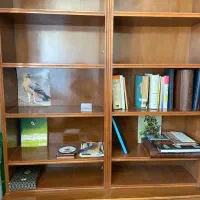 کتابخانه چوبی در حد نو و تمیز