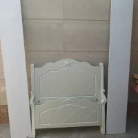 تخت ومیز تحریر