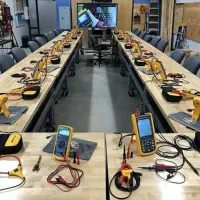 استخدام تکنسین برق و تاسیسات و نیروی ماهر