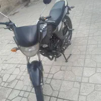 موتور سیکلت جوان