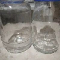 ظروف شیشه. ای و پلاستیکی.