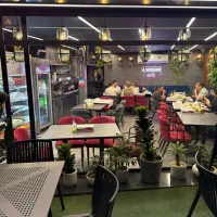 سالن کار ماهر در جگرسرای چاشنی شهران