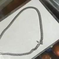 یک عدد گردنبند کارتیر