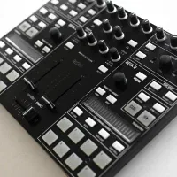 DJ CONTROLLER novation twitch