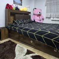 تخت خواب و میز ناهارخوری