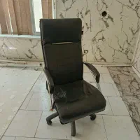 سه عدد صندلی اداری چرخ دار