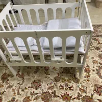 تخت نوزاد در حد نو