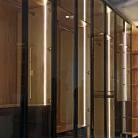 تولید بدون واسطه درب‌های شیشه‌ای فریم‌لس و دکوفیکس