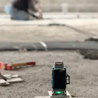 اجرای کف‌سازی و اسکرید (Screed)