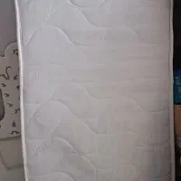 تشک تخت نوزادی.